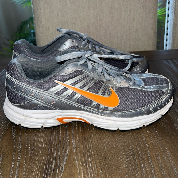 Nike Dart 8 Gray and Orange Running Shoes.  Womens 10 - Picture 1 of 7